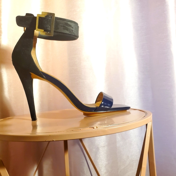 Calvin Klein Vivian Platform Sandal - Picture 13 of 14